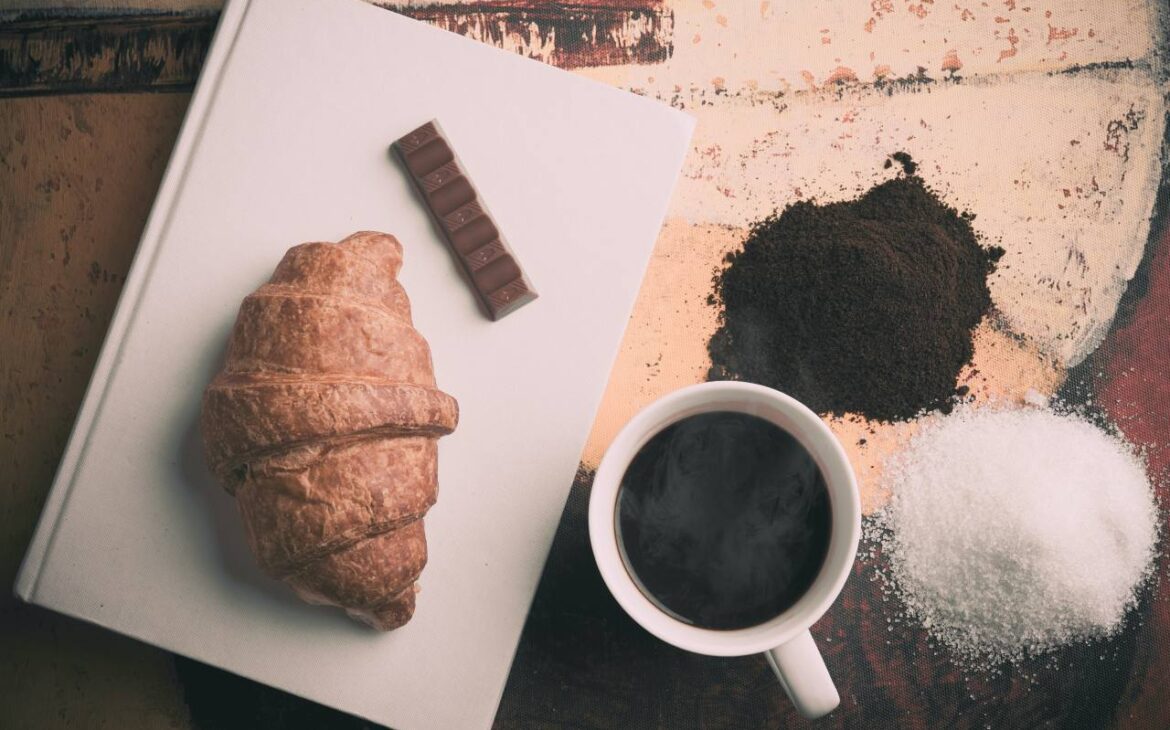 Coffee and croissant: the typical Italian breakfast